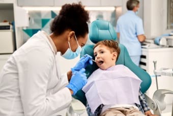 Guide de la Clinique dentaire pédiatrique pour immigrants et réfugiés de l’Hôpital de Montréal pour enfants