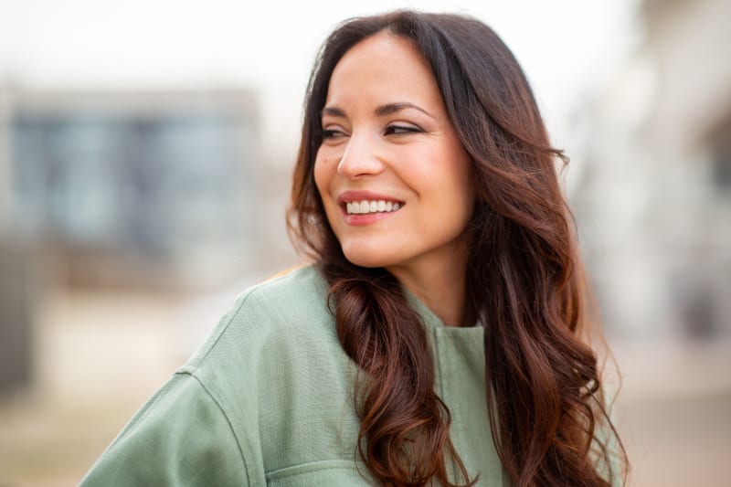 What foods should you avoid with veneers?