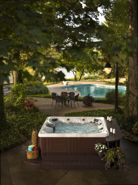 Landscaping Your Backyard to Compliment Your Hot Tub