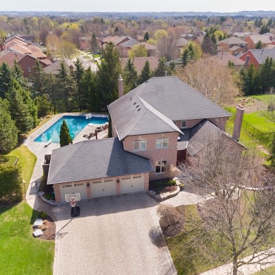 Aurora Highlands, Aurora — The Complete Neighbourhood Guide
