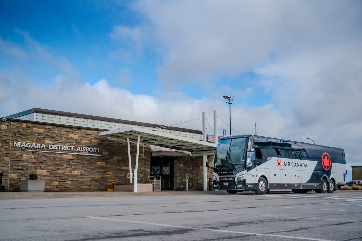 Niagara District Airport, Air Canada, and The Landline Company announce expansion of motorcoach service at YCM