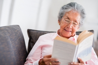 Helping Seniors Use Reading Magnifiers