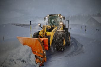 5 Reasons to Call a Snow Removal Service