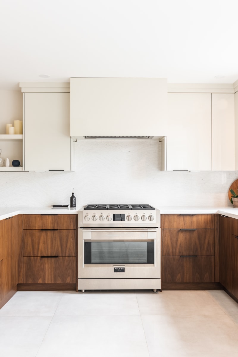 Fresh and Bright Contemporary Kitchen Renovation