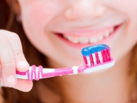 Choosing Toothpaste & Floss for Children